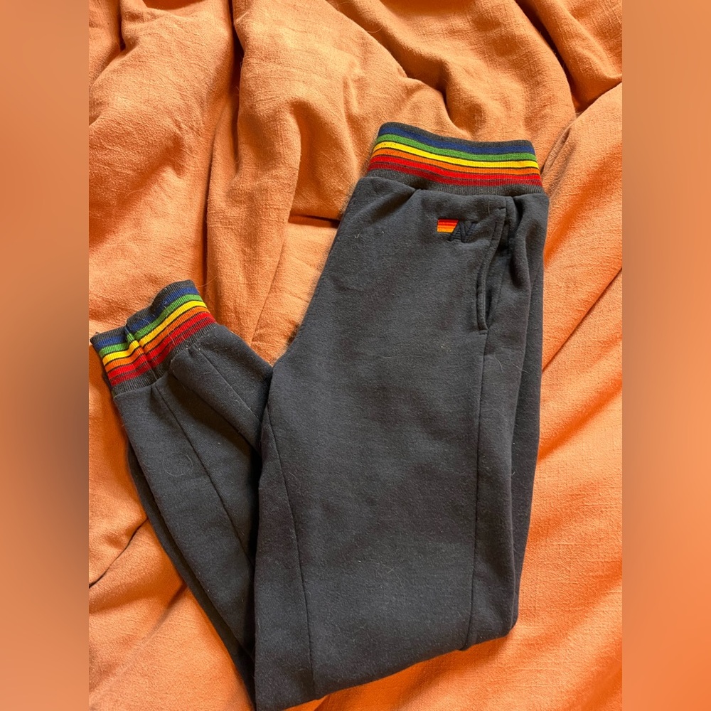 Aviator nation sweats with pockets!